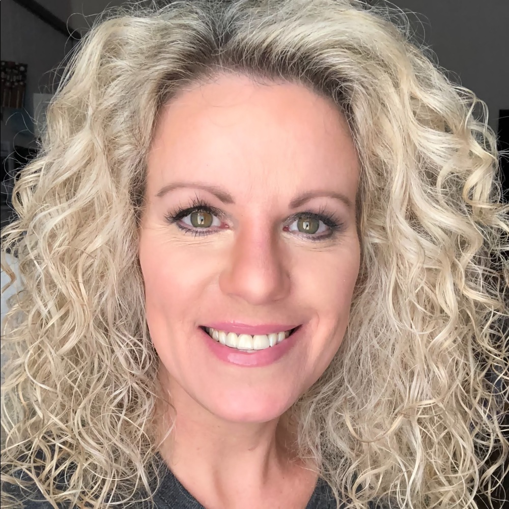 Meet your Posher, Desiree